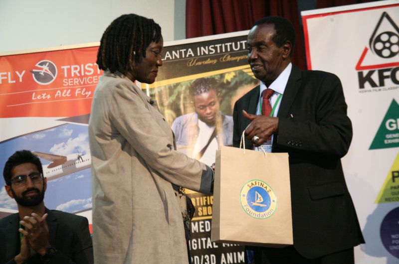 Sammy-Lui-hands-gift-hamper-to-Auma-Obama-after-the-future-role-of-sports-in-Kenya-and-Beyond-panel-session